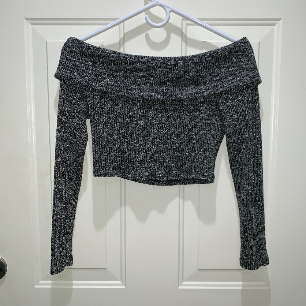 Strapless long sleeved crop top